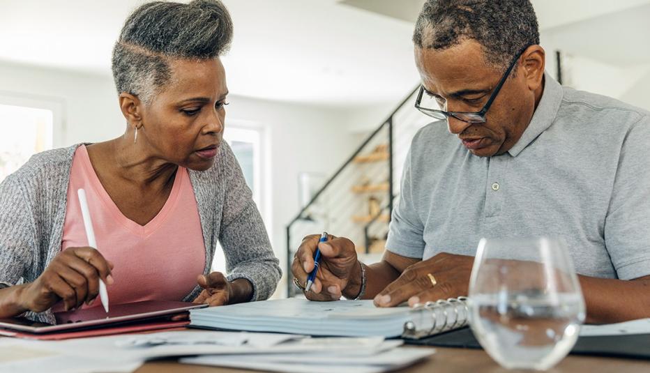 older couple reviewing OAS benefits